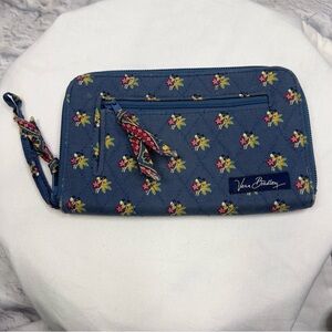 VERA BRADLEY Blue Floral Quilted Wristlet Wallet | Cottagecore Vibes